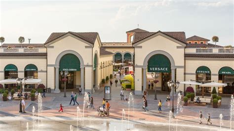 negozio prada serravalle scrivia|Prada Serravalle Designer Outlet Village .